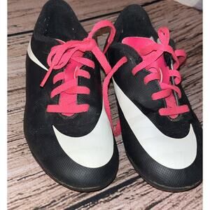 Nike Jr Bravata FG Kids Black/Pink Soccer Cleats Size 1C 749906-016 White Swoosh